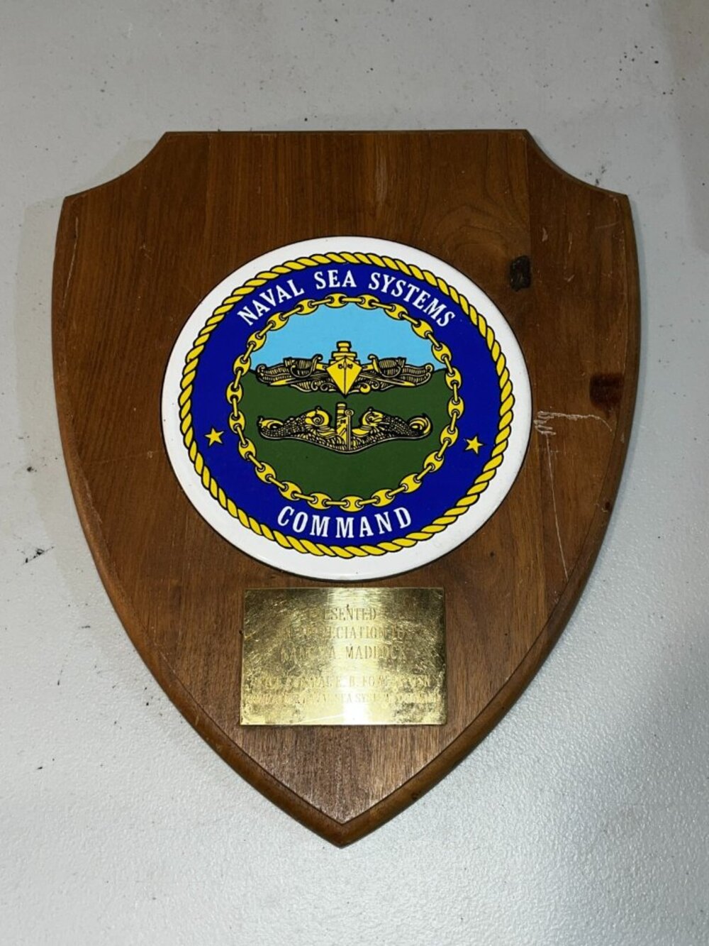 US NAVY NAVAL SEA SYSTEMS COMMAND CERAMIC on WOOD PLAQUE USN